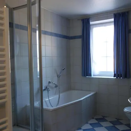 Haushaelfte Luv Und Lee